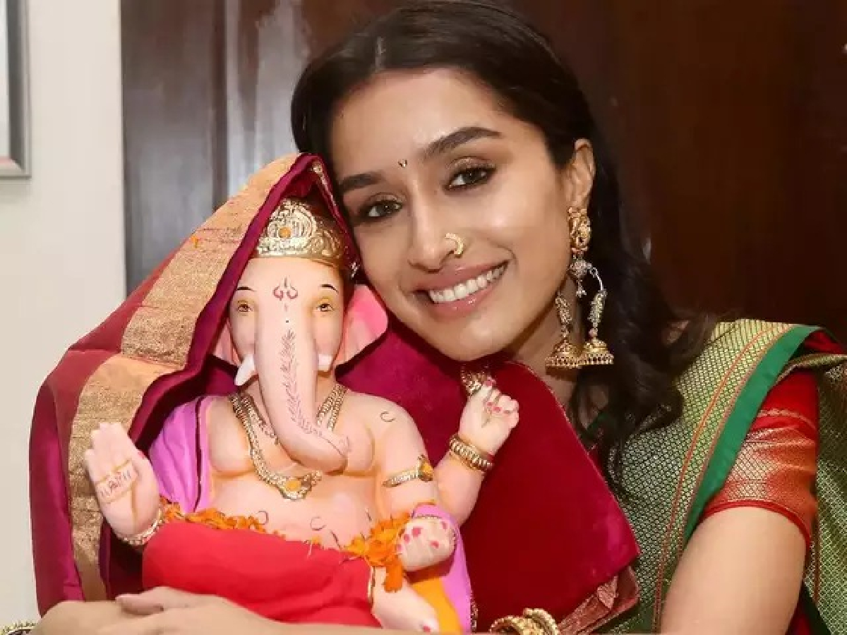 Bollywood Celebs Worship Of Lord Ganesh Photos viral2