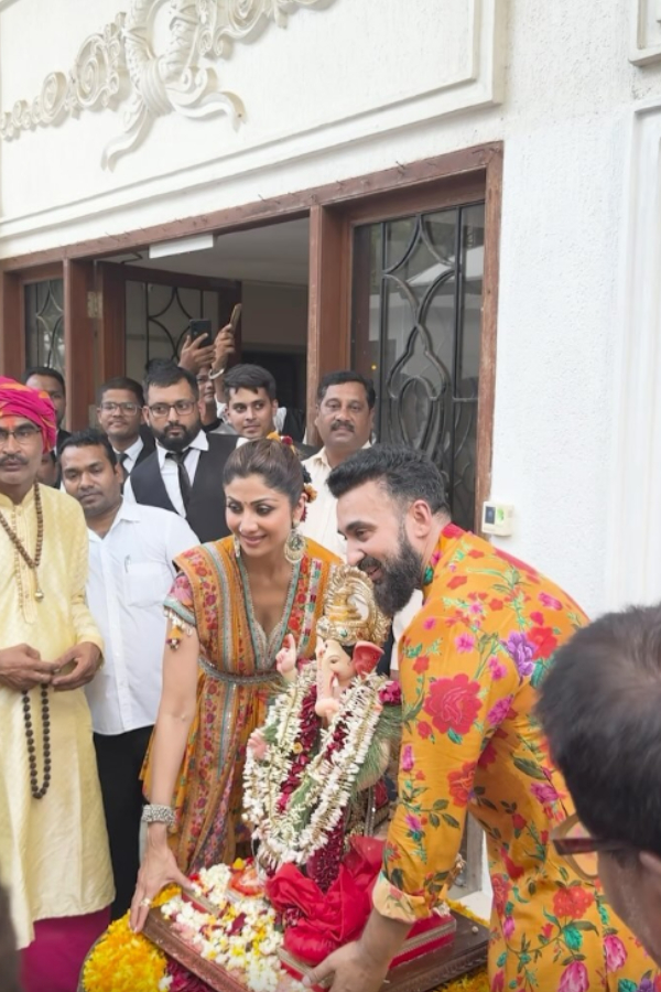 Bollywood Celebs Worship Of Lord Ganesh Photos viral14