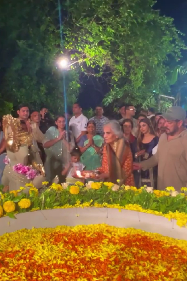 Bollywood Celebs Worship Of Lord Ganesh Photos viral17