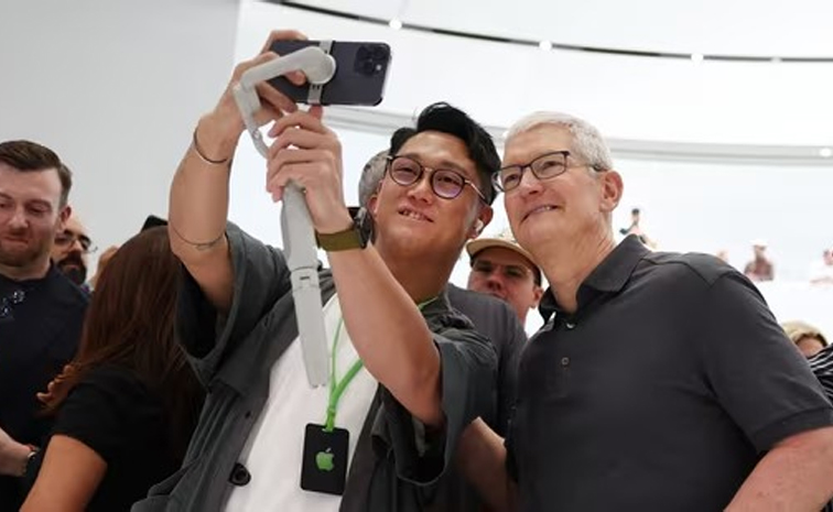 New Products in Its Glowtime Apple Event Photos8