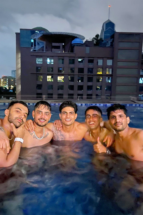 Shubman Gill Parties Hard With Buddies Ishan Kishan, KL Rahul And Shreyas Iyer Photos4