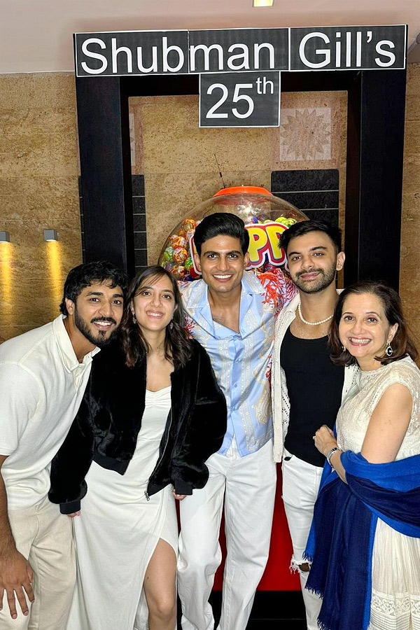 Shubman Gill Parties Hard With Buddies Ishan Kishan, KL Rahul And Shreyas Iyer Photos7