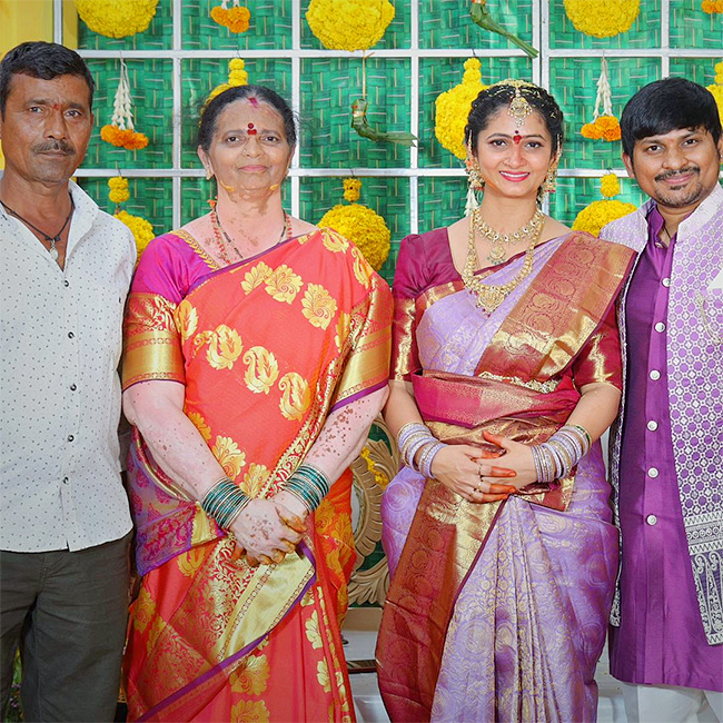 Jabardasth Rocking Rakesh Wife Jordar Sujatha Seemantham Function Photos8