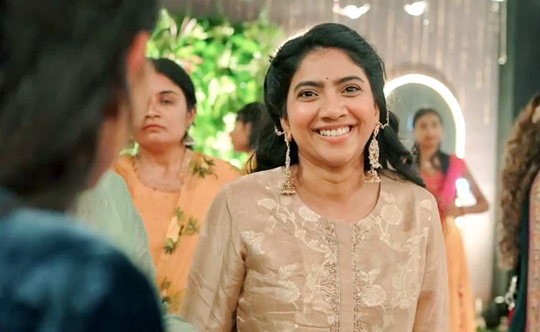 Sai Pallavi Dance With Pooja Kannan At Sangeet Ceremony Photos7