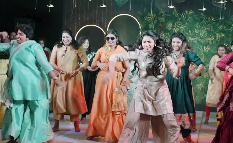 Sai Pallavi Dance With Pooja Kannan At Sangeet Ceremony Photos10