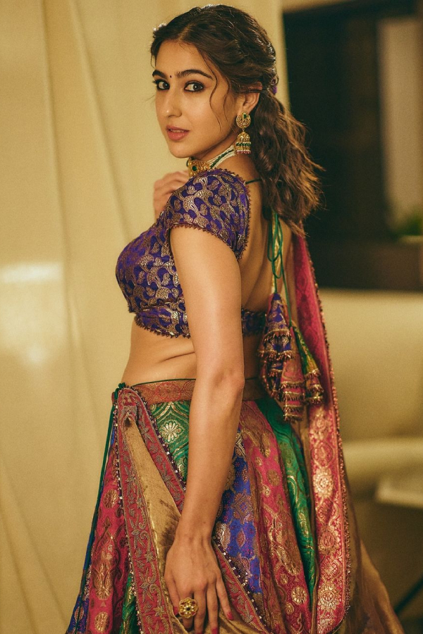 Bollywood Actress Sara Ali Khan Looks Stunning In Lehenga Photos Goes Viral2