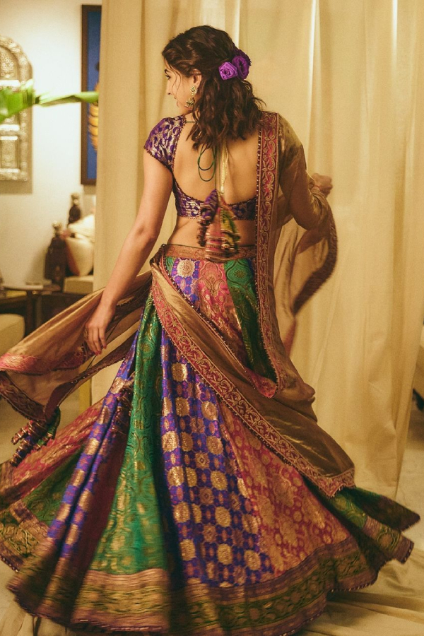 Bollywood Actress Sara Ali Khan Looks Stunning In Lehenga Photos Goes Viral9