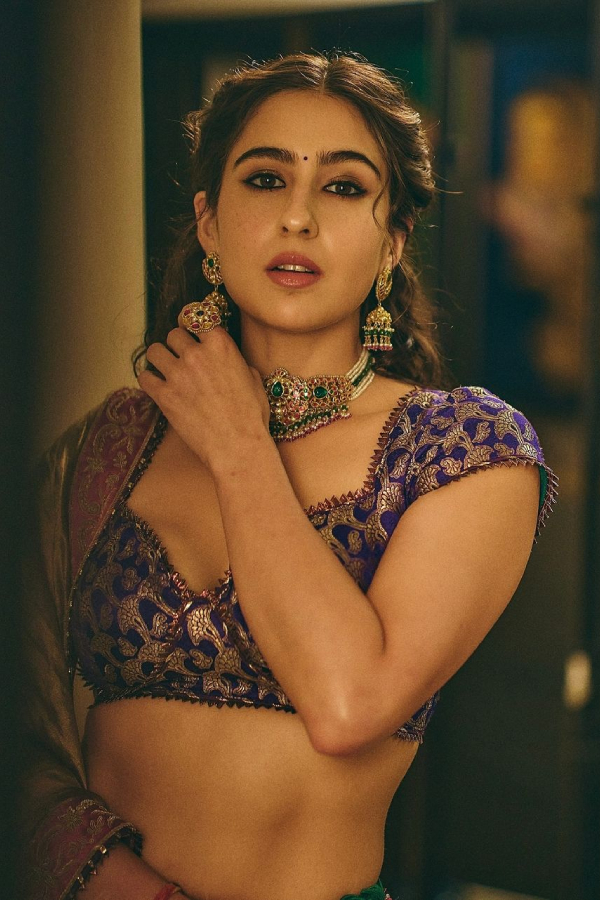 Bollywood Actress Sara Ali Khan Looks Stunning In Lehenga Photos Goes Viral5