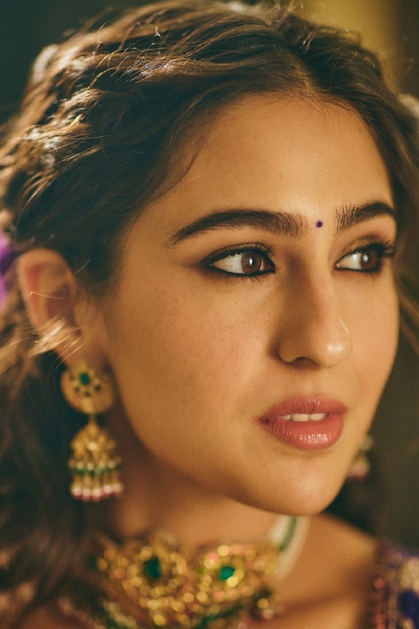 Bollywood Actress Sara Ali Khan Looks Stunning In Lehenga Photos Goes Viral7