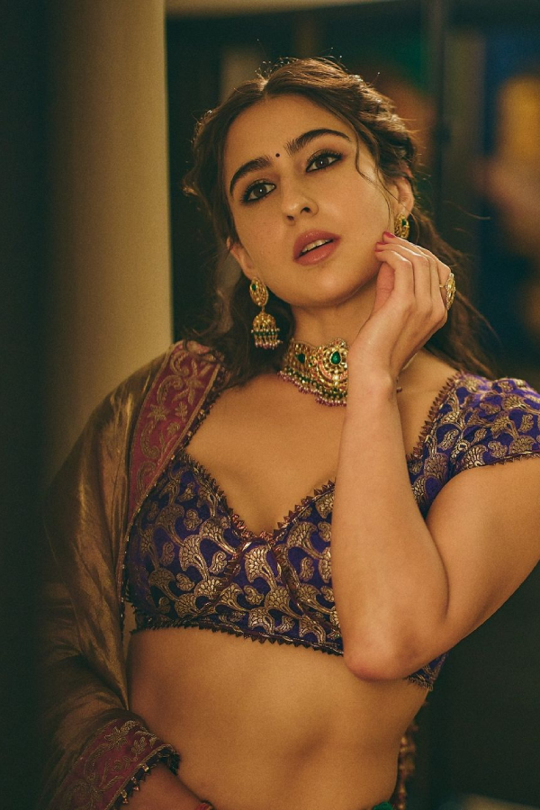 Bollywood Actress Sara Ali Khan Looks Stunning In Lehenga Photos Goes Viral10