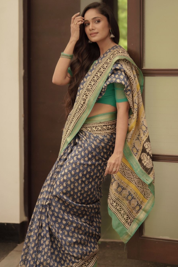 Actress Tejaswini Gowda Stylish Photos In Green Saree5