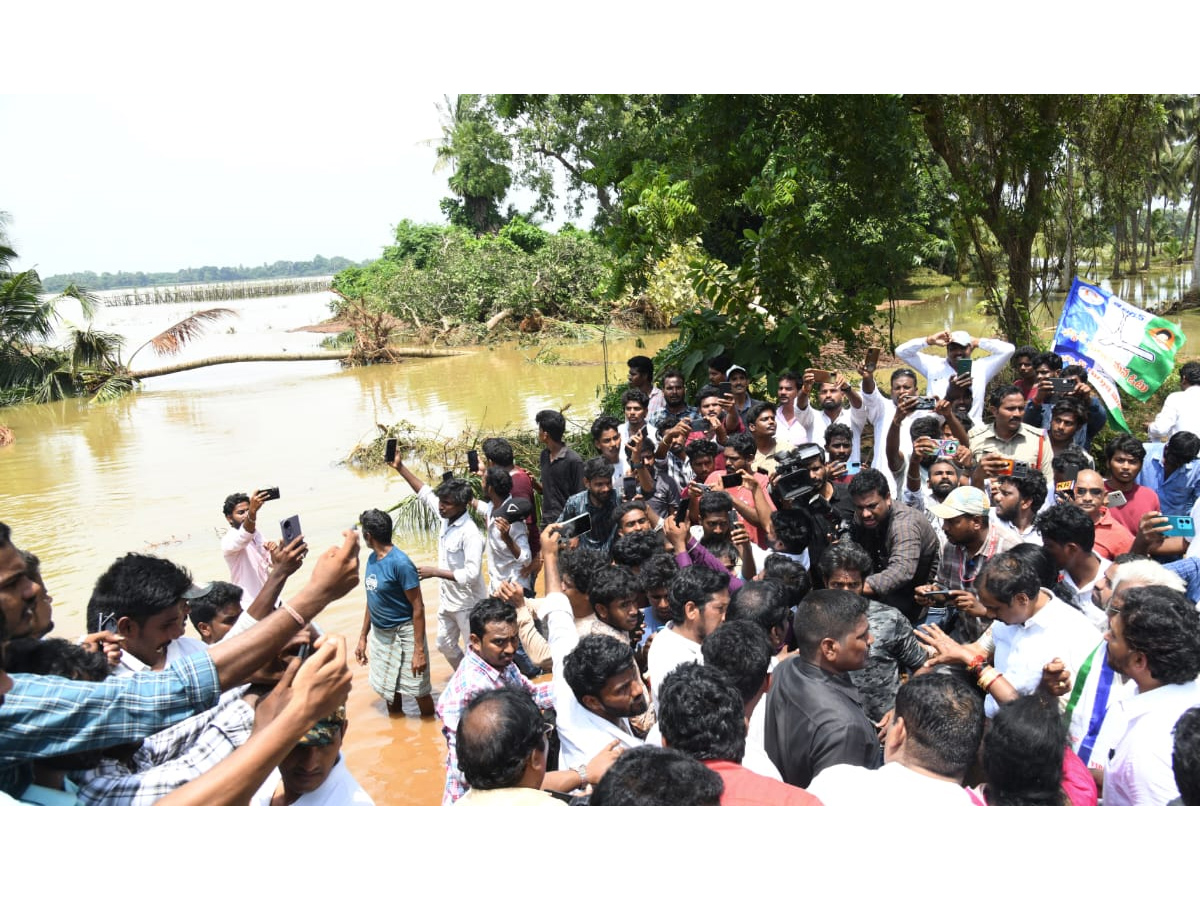 YS Jagan Visits Pithapuram Floods Affected Areas Photos21