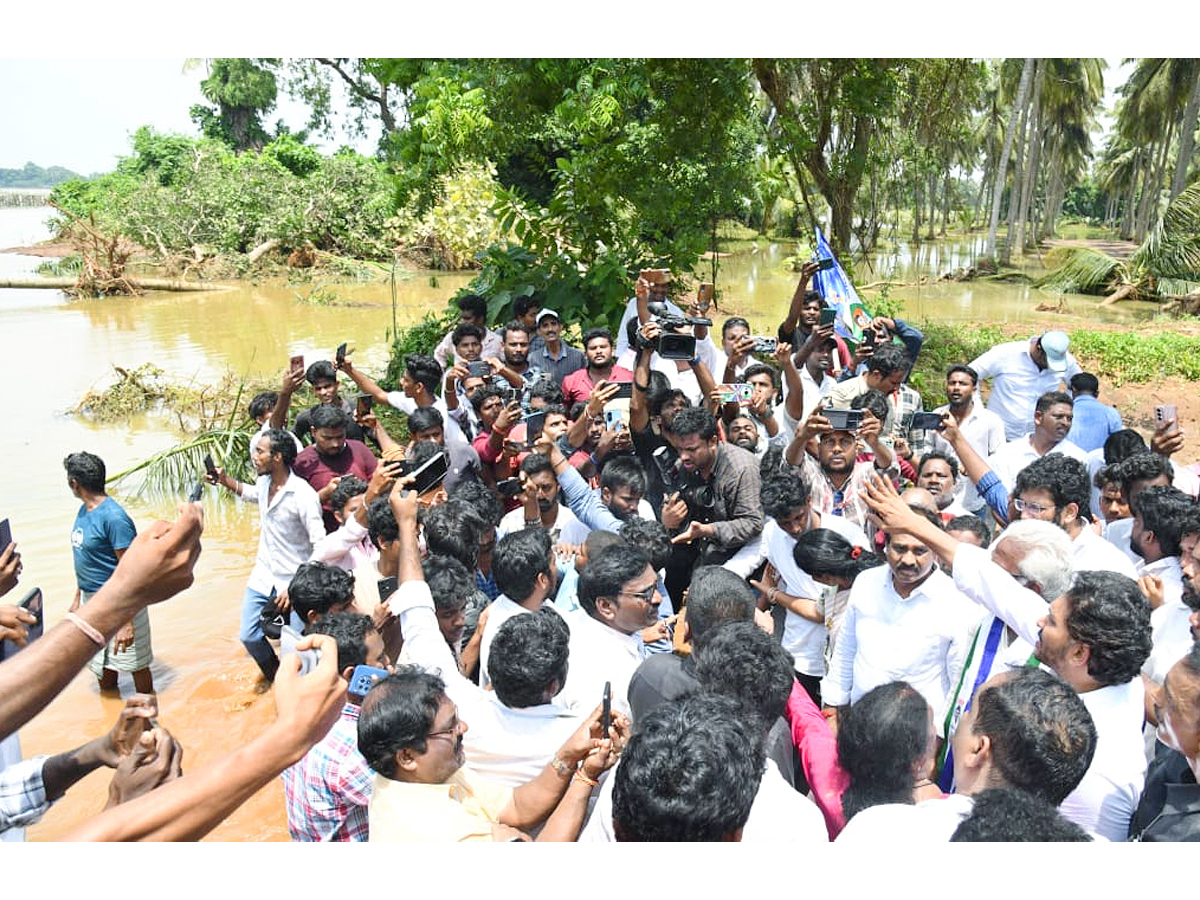 YS Jagan Visits Pithapuram Floods Affected Areas Photos22