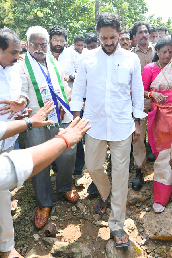 YS Jagan Visits Pithapuram Floods Affected Areas Photos28