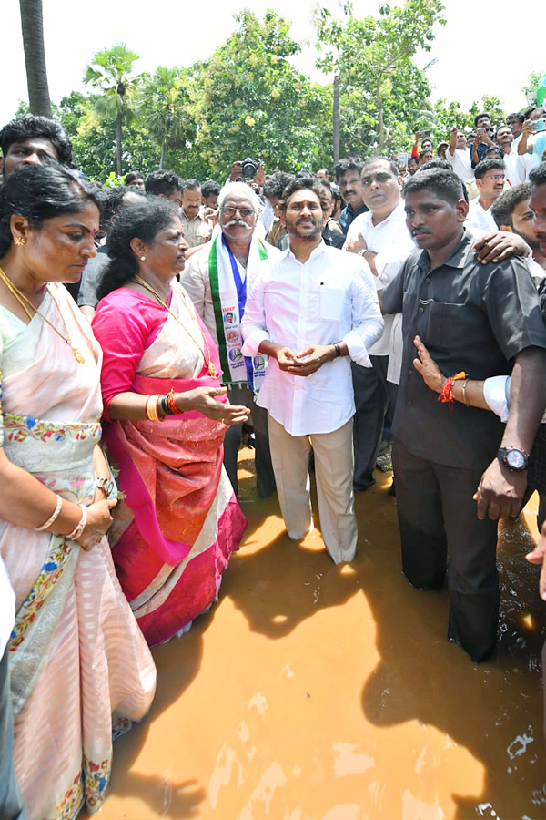 YS Jagan Visits Pithapuram Floods Affected Areas Photos31