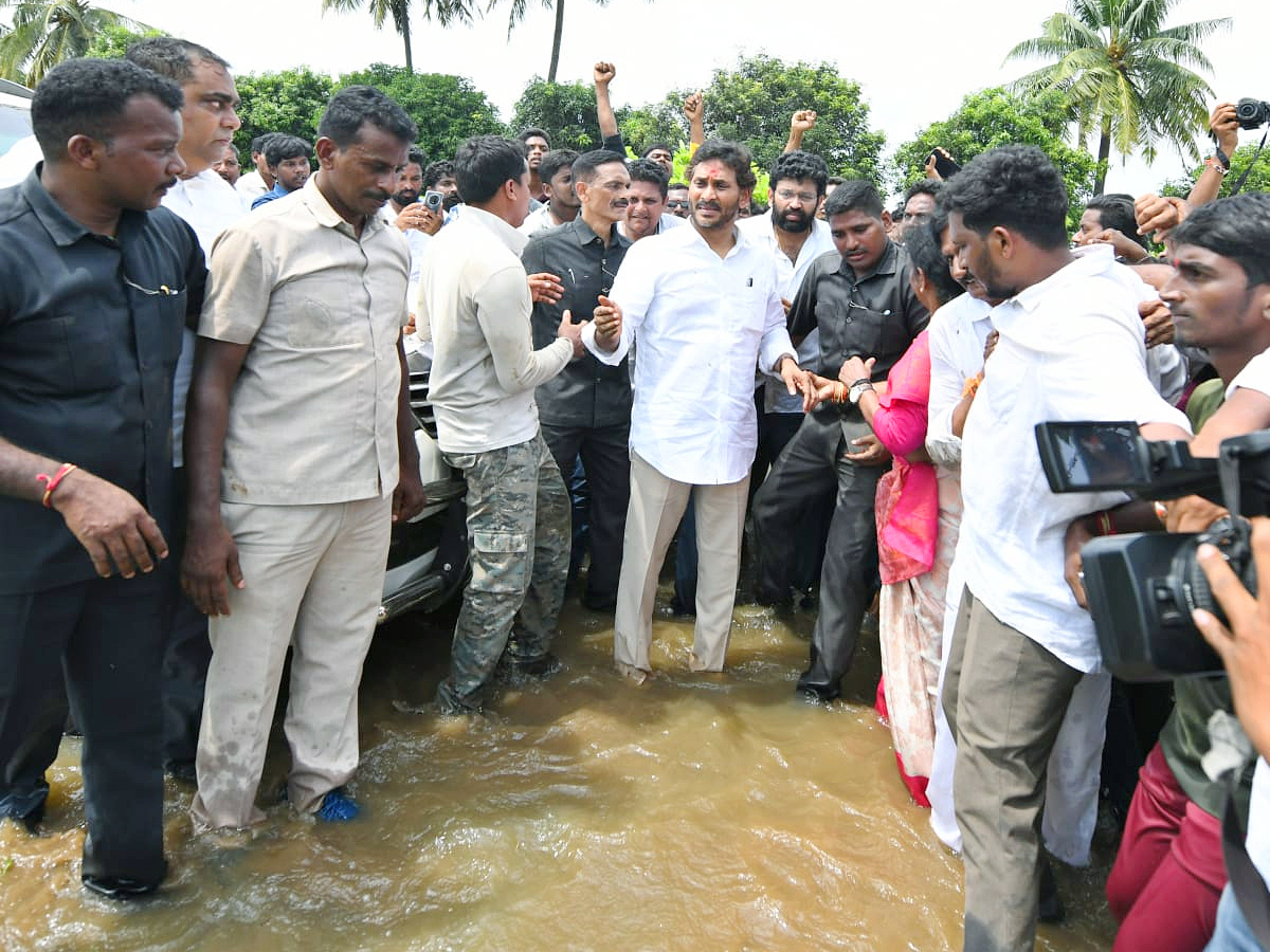 YS Jagan Visits Pithapuram Floods Affected Areas Photos6