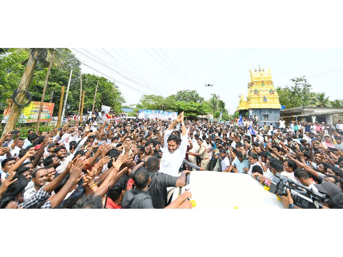 YS Jagan Visits Pithapuram Floods Affected Areas Photos7