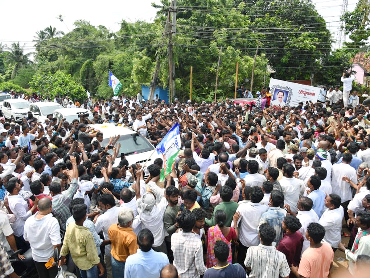 YS Jagan Visits Pithapuram Floods Affected Areas Photos15