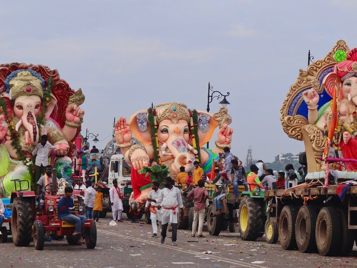 Ganesh Shobha Yatra 2024: GHMC Commissioner Amrapali Request Devotees3