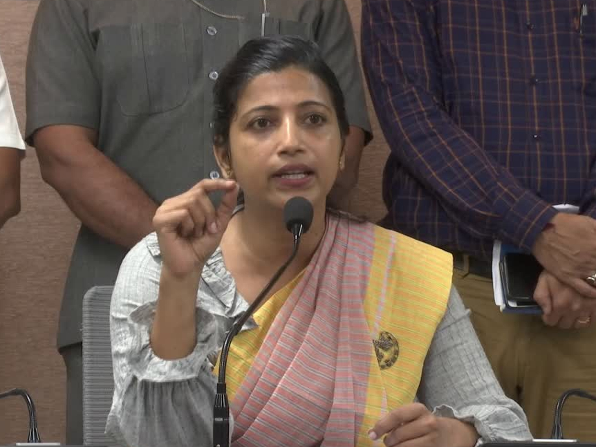 Ganesh Shobha Yatra 2024: GHMC Commissioner Amrapali Request Devotees6