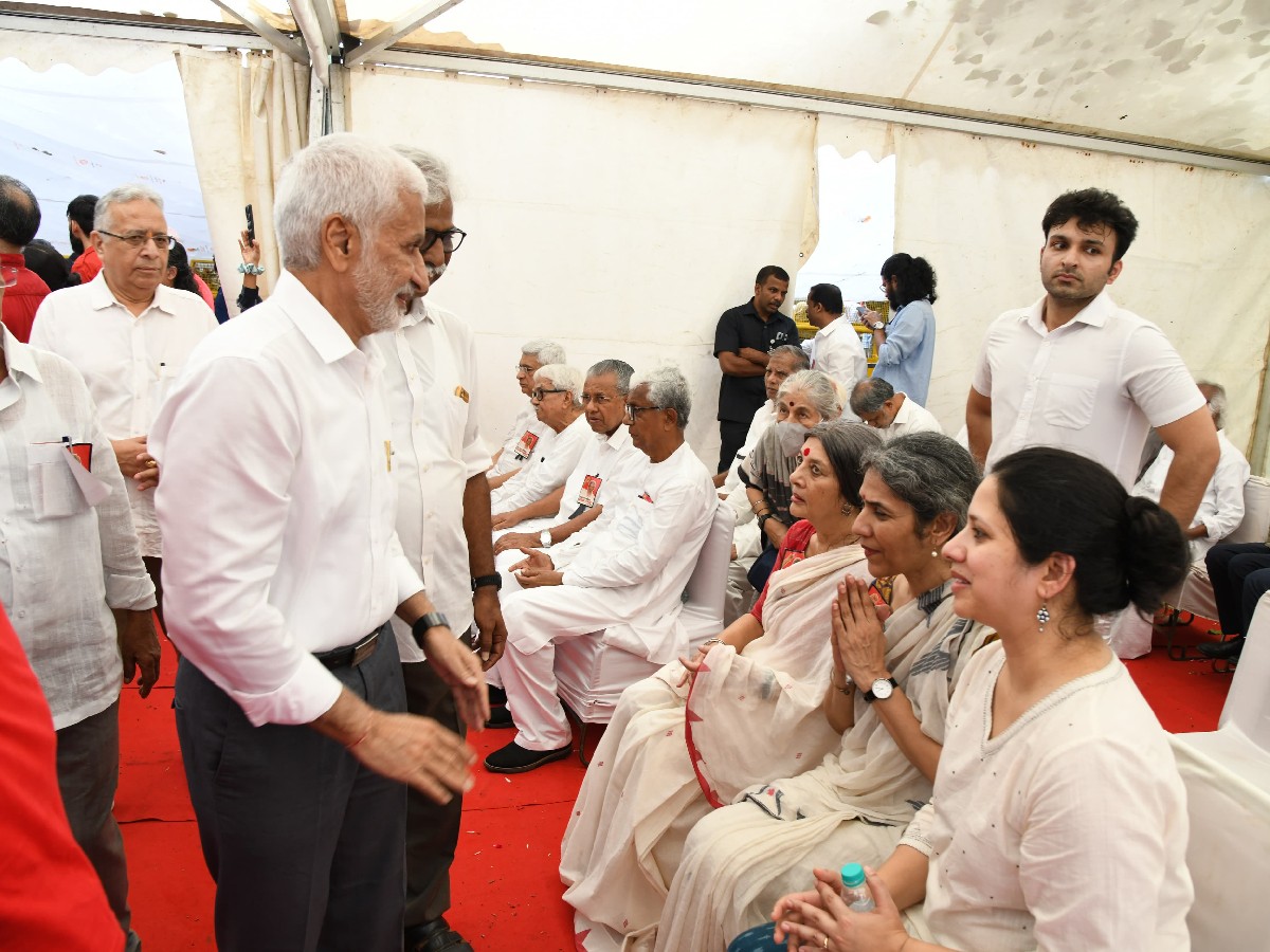 Vijaya Sai Reddy pays tribute to Yechury's body14