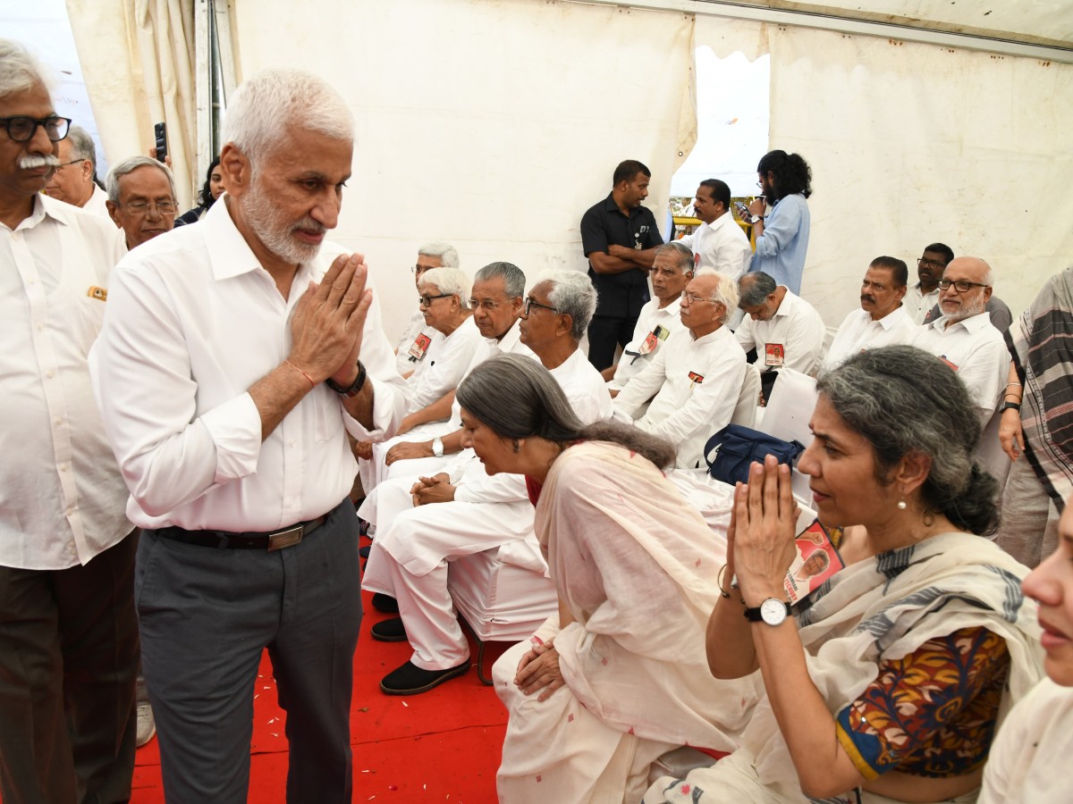 Vijaya Sai Reddy pays tribute to Yechury's body17