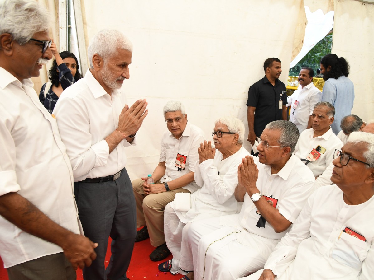 Vijaya Sai Reddy pays tribute to Yechury's body19