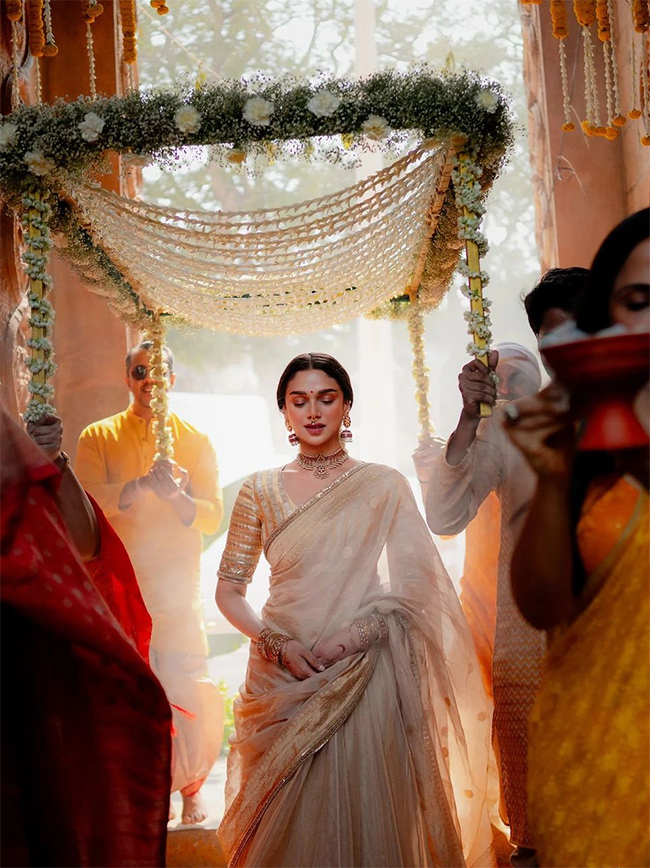 Aditi Rao Hydari and Siddharth married in an intimate ceremony21