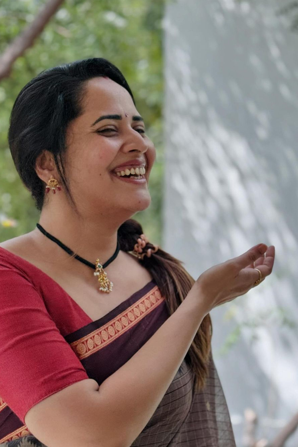 Telugu Anchor Anasuya Bharadwaj Celebrated Onam Festival Photos Goes Viral15