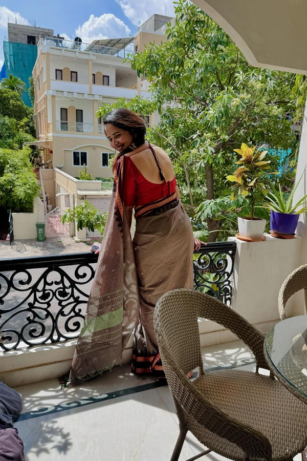 Telugu Anchor Anasuya Bharadwaj Celebrated Onam Festival Photos Goes Viral17