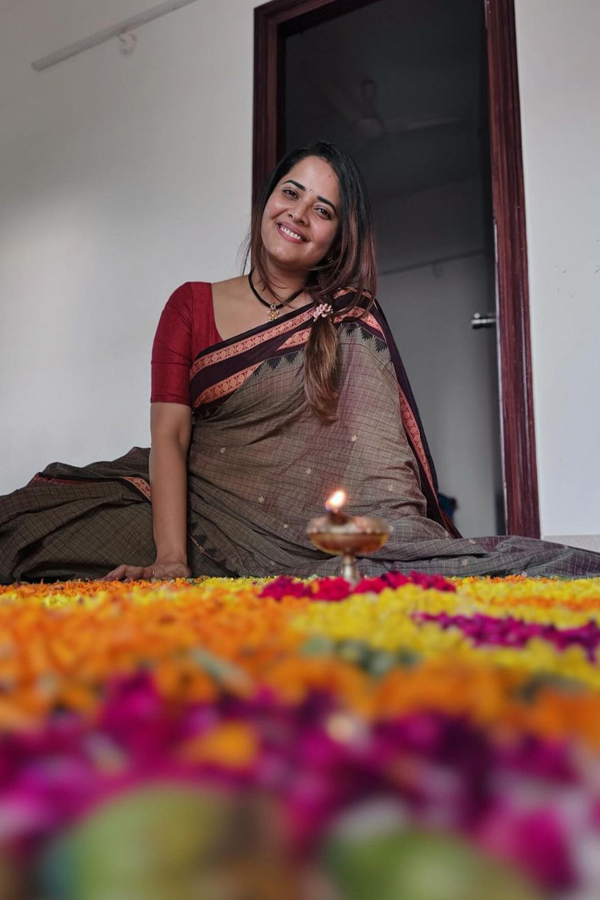 Telugu Anchor Anasuya Bharadwaj Celebrated Onam Festival Photos Goes Viral3