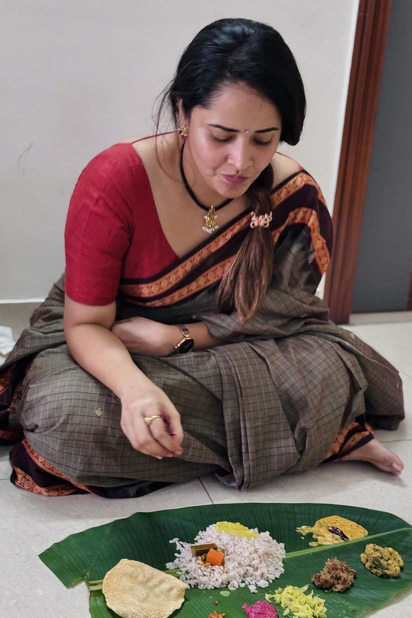 Telugu Anchor Anasuya Bharadwaj Celebrated Onam Festival Photos Goes Viral7