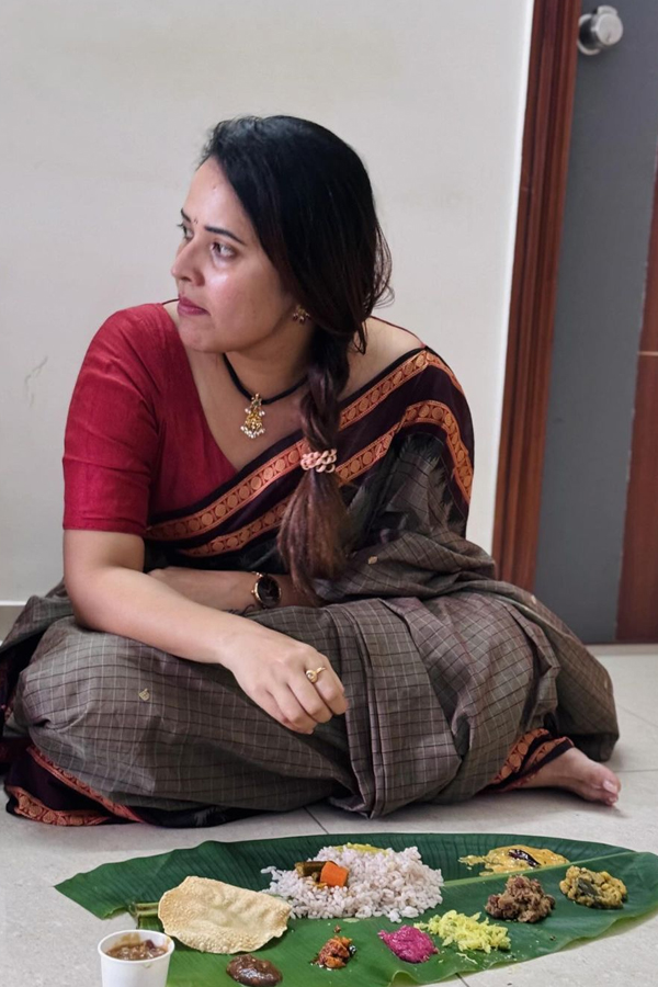 Telugu Anchor Anasuya Bharadwaj Celebrated Onam Festival Photos Goes Viral8