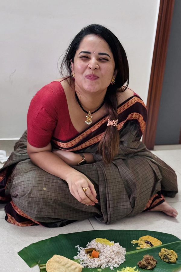 Telugu Anchor Anasuya Bharadwaj Celebrated Onam Festival Photos Goes Viral9