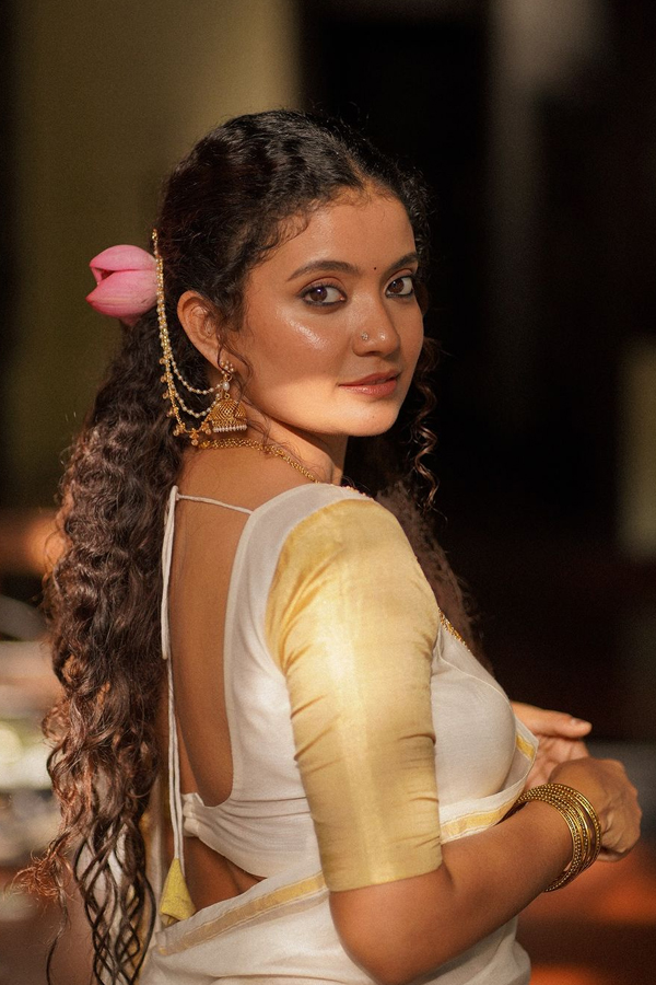 Kalki Beauty Actress Anna Ben Onam Special Look2
