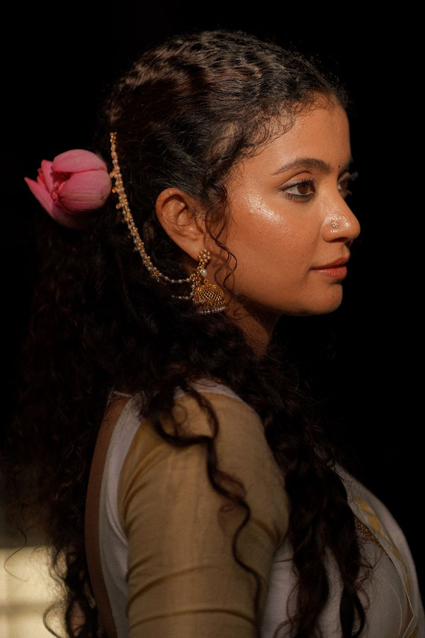 Kalki Beauty Actress Anna Ben Onam Special Look5