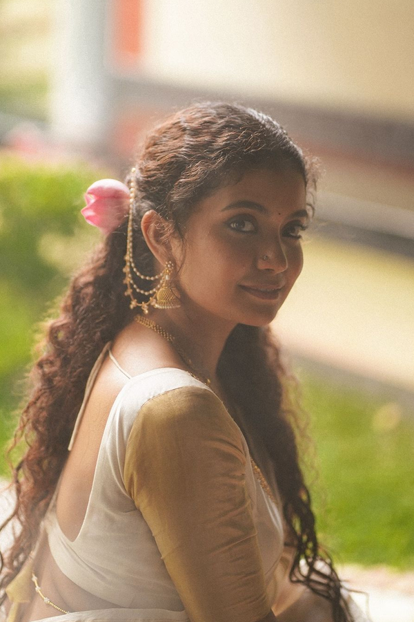 Kalki Beauty Actress Anna Ben Onam Special Look7