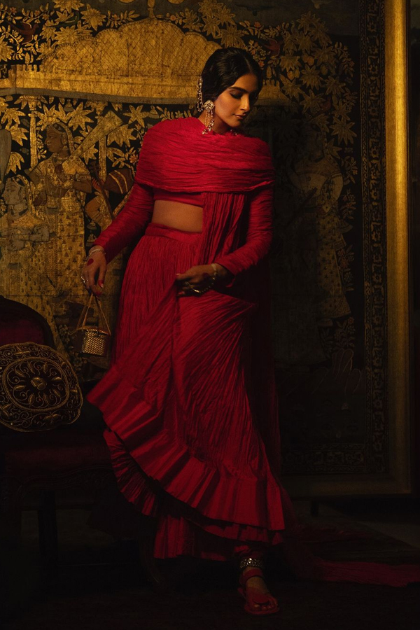 Bollywood Actress Sonam Kapoor Beauty In Red Dress11