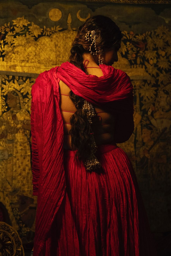 Bollywood Actress Sonam Kapoor Beauty In Red Dress8