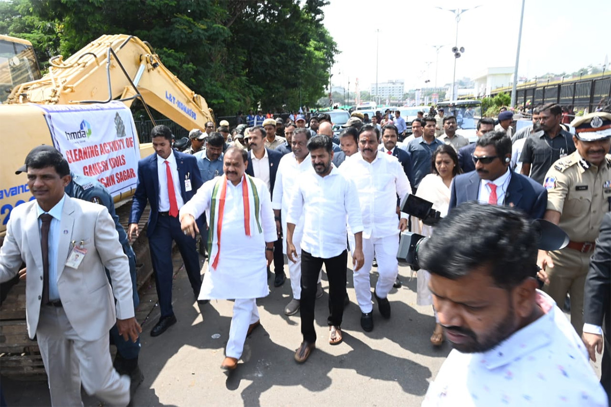 cm revanth reddy in ganesh nimajjanam at Tank Bund Road10