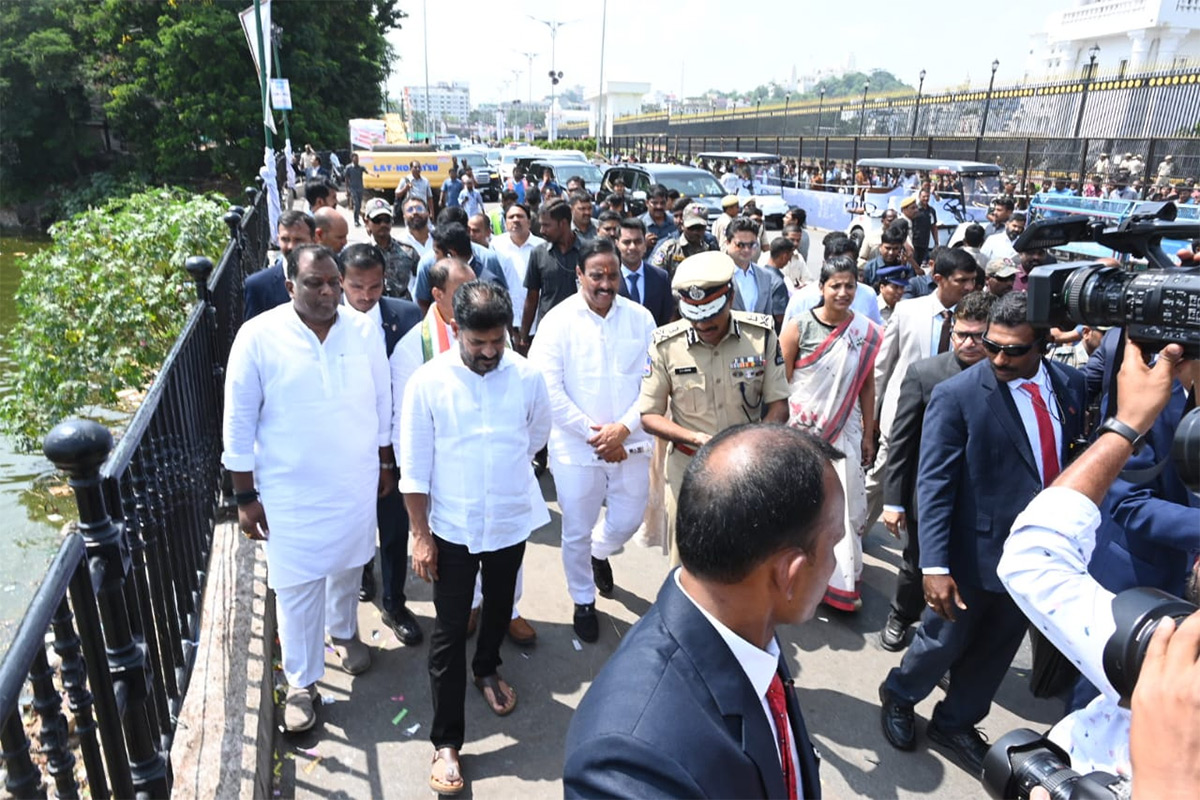 cm revanth reddy in ganesh nimajjanam at Tank Bund Road2