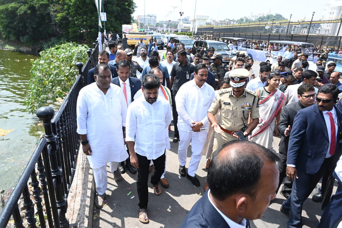 cm revanth reddy in ganesh nimajjanam at Tank Bund Road3