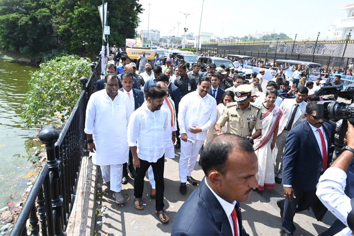 cm revanth reddy in ganesh nimajjanam at Tank Bund Road4