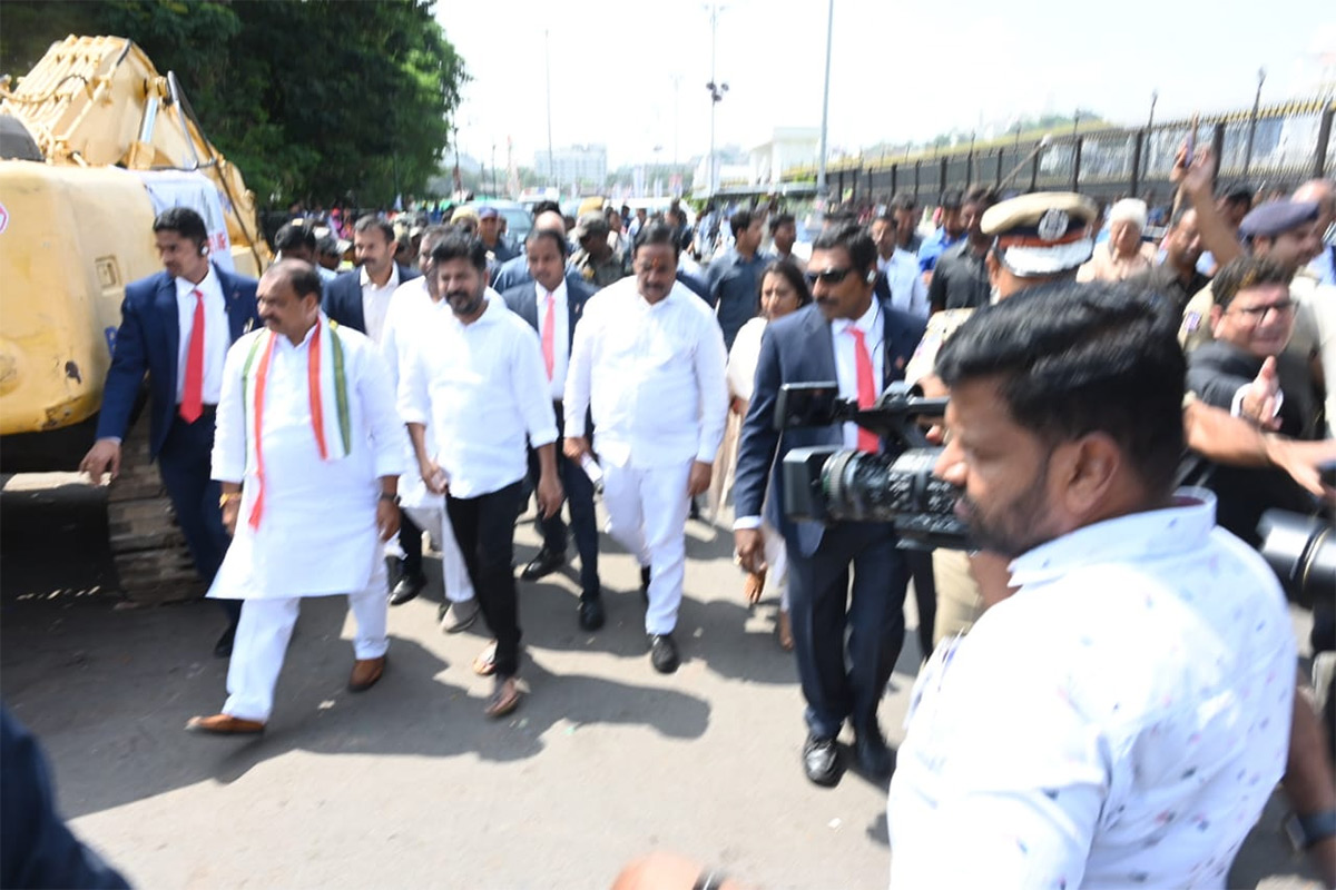 cm revanth reddy in ganesh nimajjanam at Tank Bund Road9