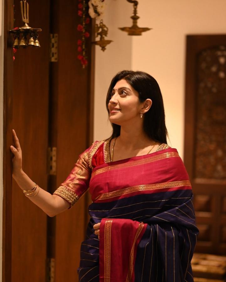 Tollywood Heroine Pranitha Subhash Latest Saree Looks2