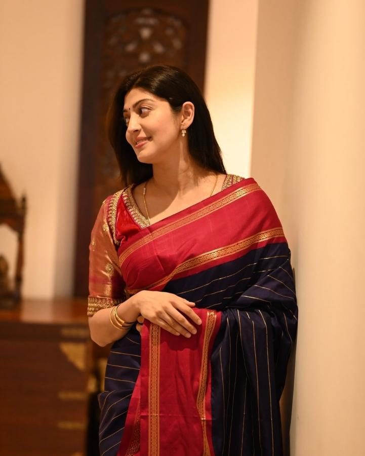 Tollywood Heroine Pranitha Subhash Latest Saree Looks6