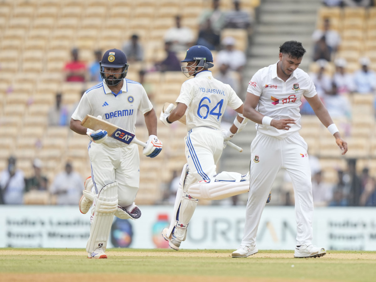 Ravichandran Ashwin, Ravindra Jadeja shine to chances against Bangladesh Photos21