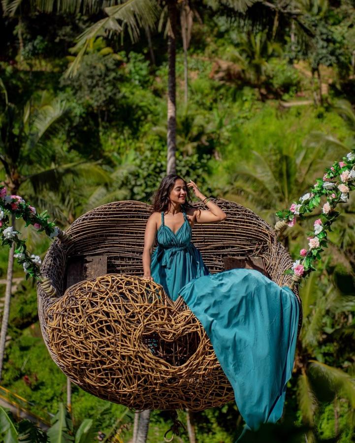 Bigg Boss Beauty Deepthi Sunaina Chilling Photos At Bali Beach Indonesia11