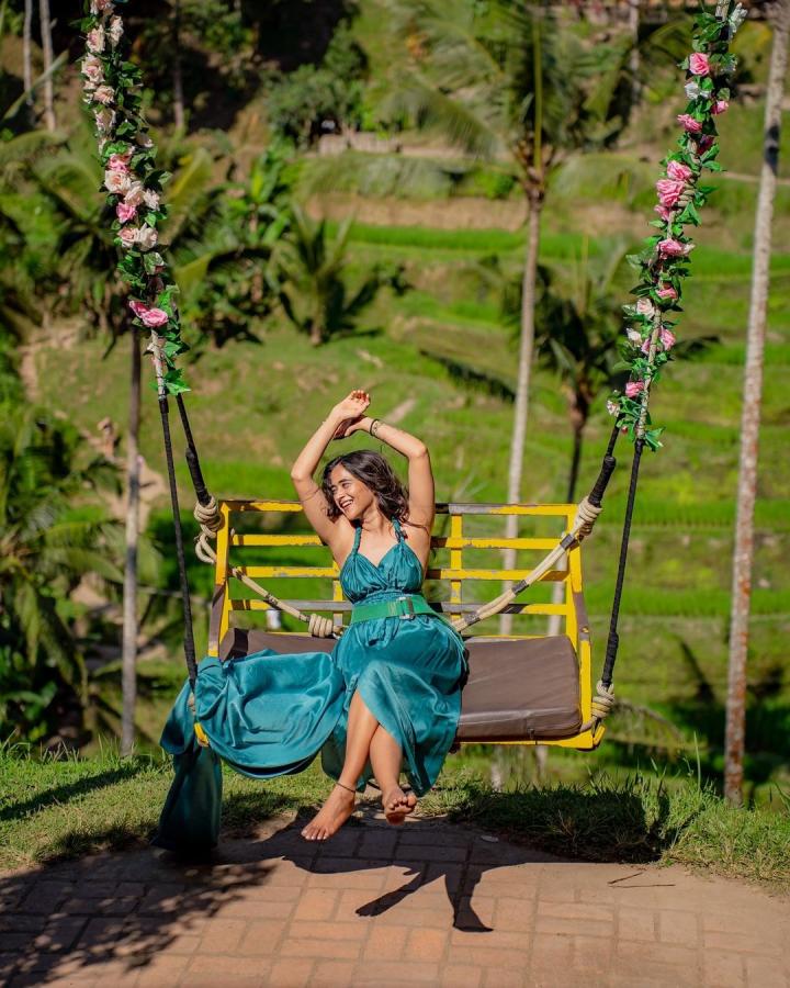 Bigg Boss Beauty Deepthi Sunaina Chilling Photos At Bali Beach Indonesia12