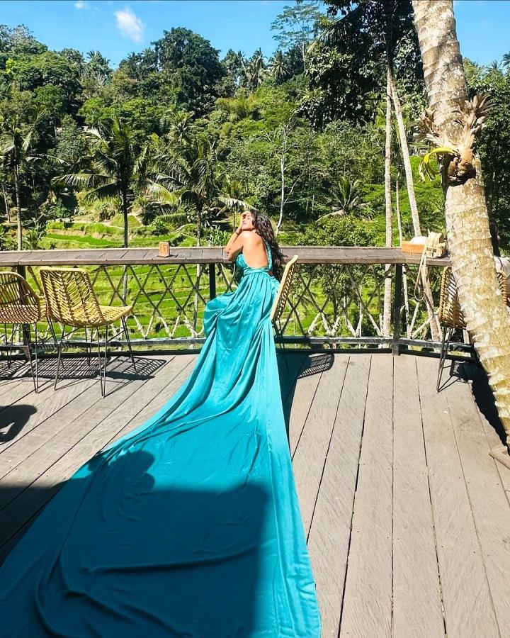 Bigg Boss Beauty Deepthi Sunaina Chilling Photos At Bali Beach Indonesia14